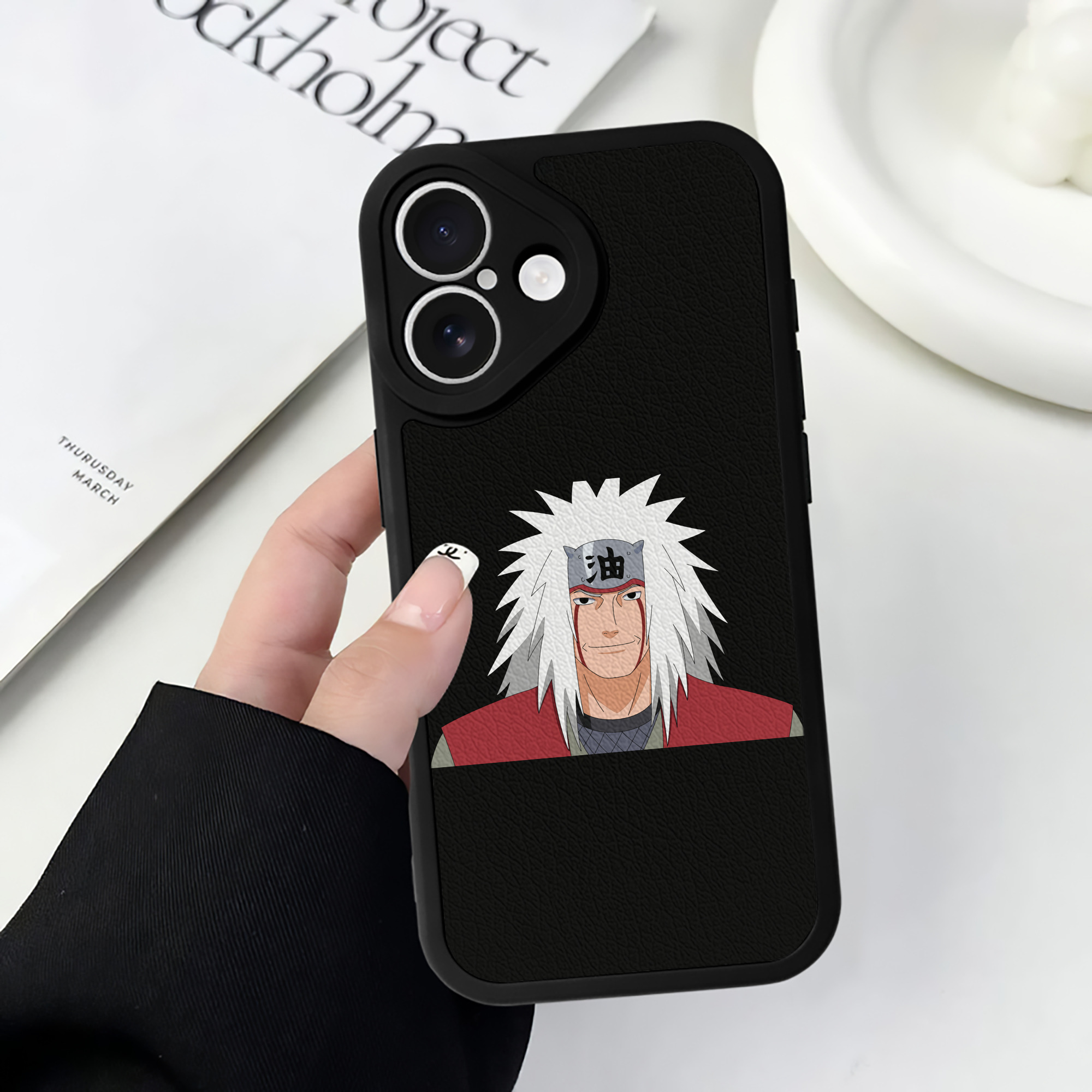 （画像用） NARUTO -ナルト- 自来也（じらいや） Jiraiya 【iPhone 16シリーズ対応】シリコンスマホケース（レザー調） 材質：シリコン
